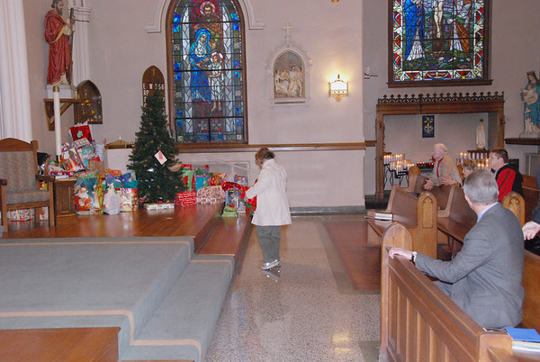 standrew-milford > SVDP Giving Tree 2007 photo